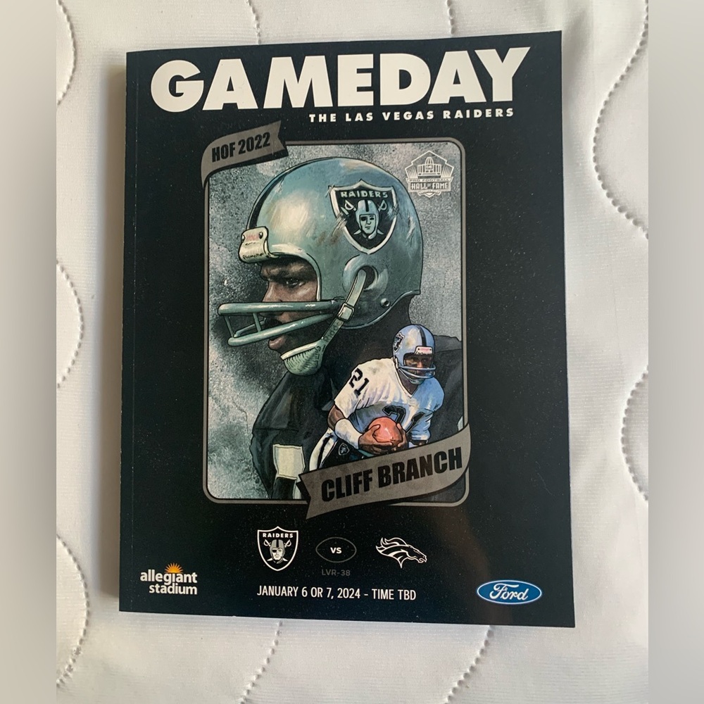 Las Vegas Raiders Gameday Book